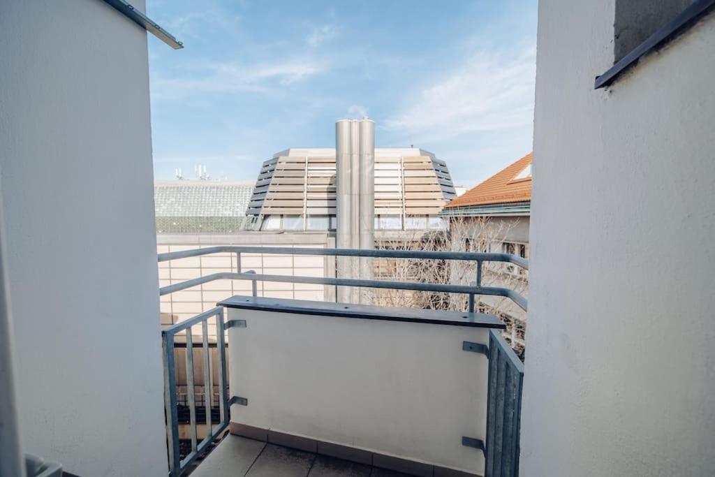 Downtown 2Bd Riverside Apartment Near Dancing House Prague Extérieur photo